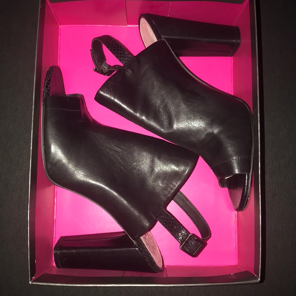 VINCENT CAMUTO Peep Toe Sling Back Sandals 11M